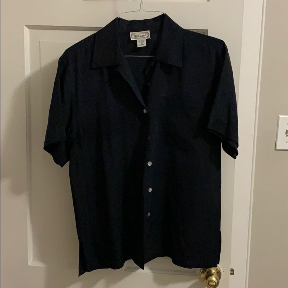 Men’s silk shirt sleeve button down
